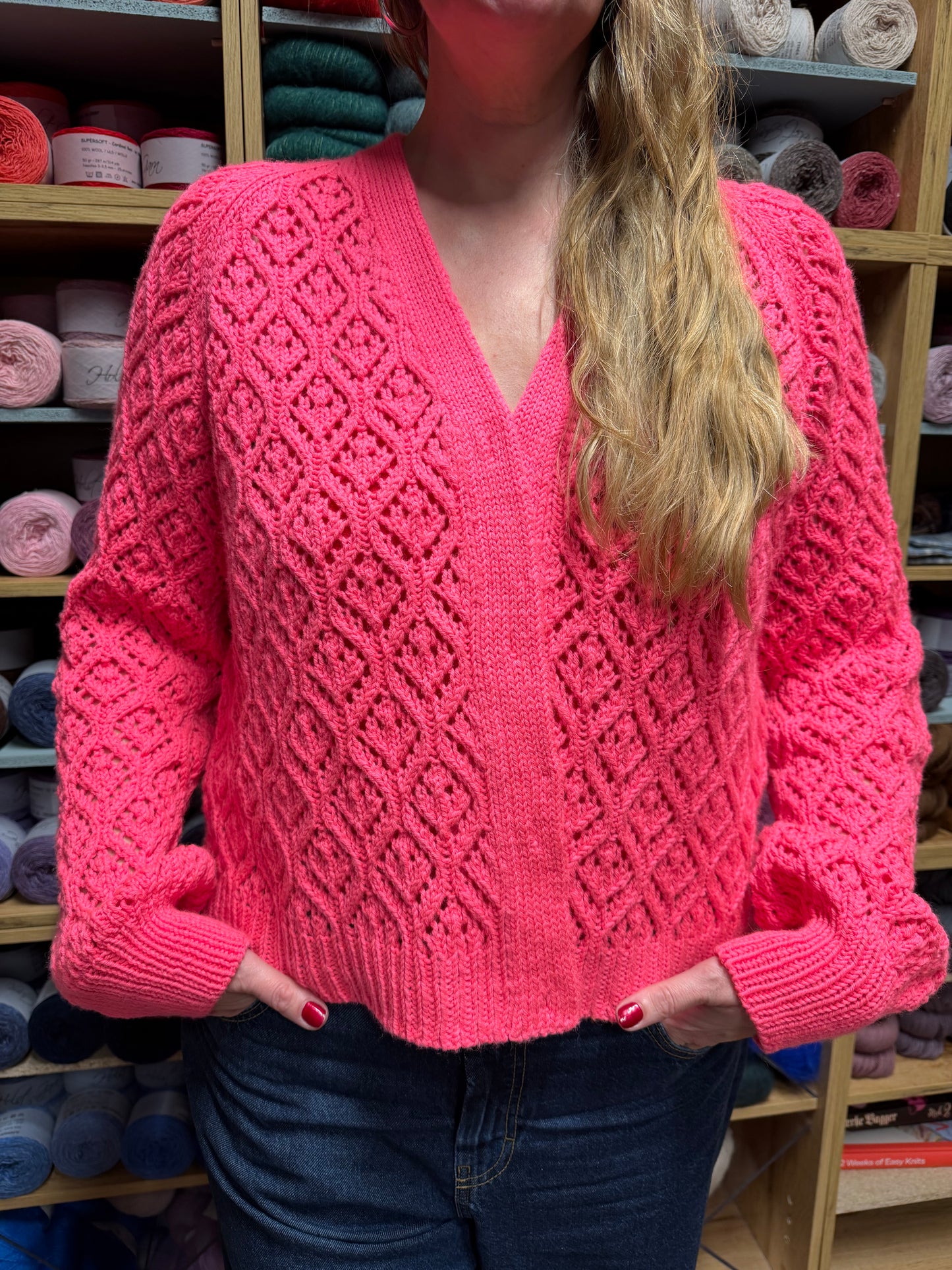 Tildra V neck opin peysa